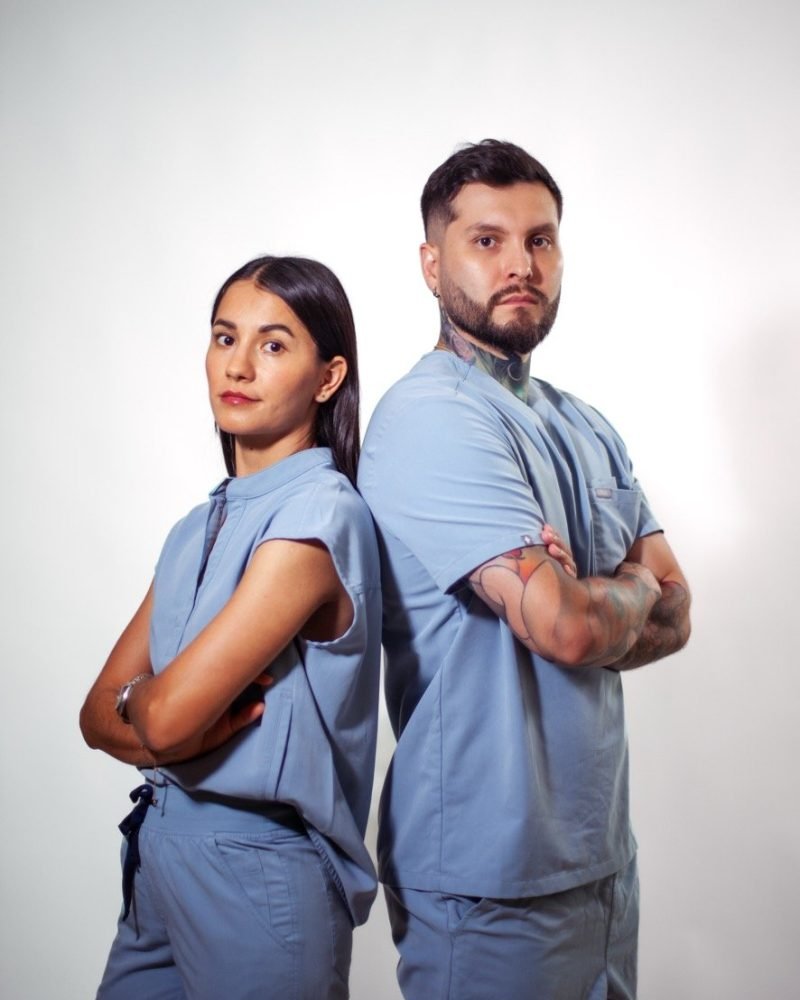Dr. Darío Chavoya y María del Refugio, equipo médico de Redna Aesthetics en Puerto Vallarta